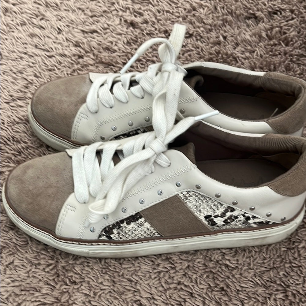 Crown Vintage Stylish White and Tan Women's Sneakers